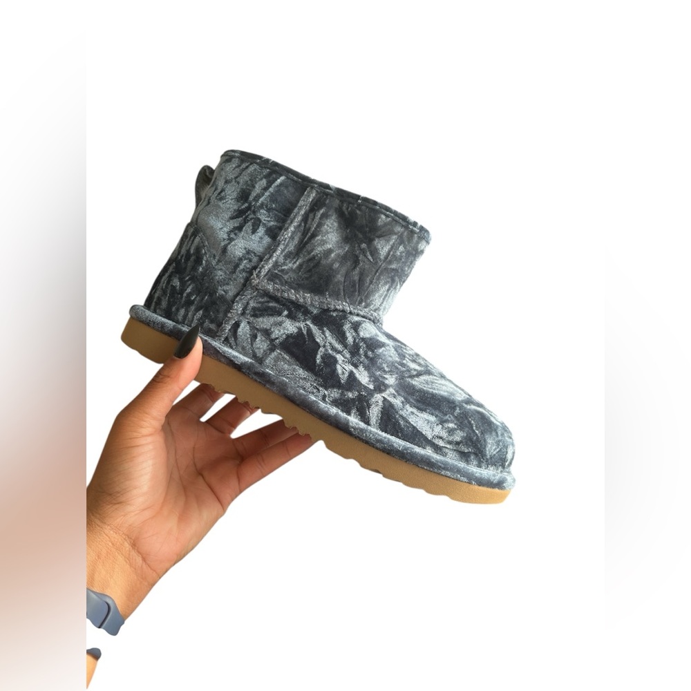 Big Kids UGG Velvet-Like